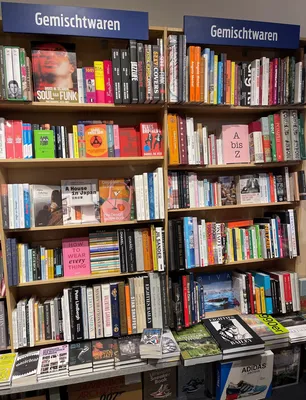 Buchhandlung Golsteinstrasse Koeln Innenansicht.jpeg